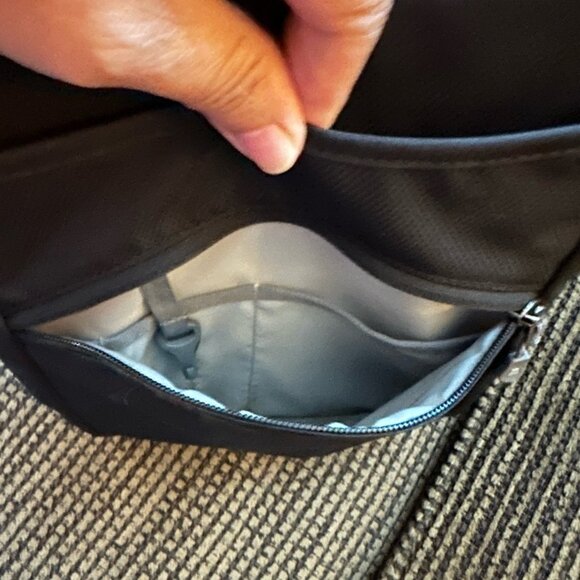 STM Linear Shoulder Bag for iPad/10-Inch Tablets (stm-212-026J-01) - Picture 4 of 10